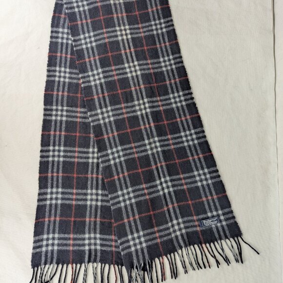 Burberrys Lambswool Scarf Black – Unisex Classic Check – Pre-Owned – Cozy Luxury - Picture 8 of 9